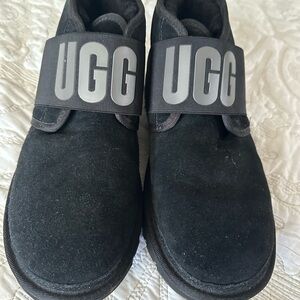UGG unisex Black Boots with Logo Strap sheep 🐑 wool.Condition NWT